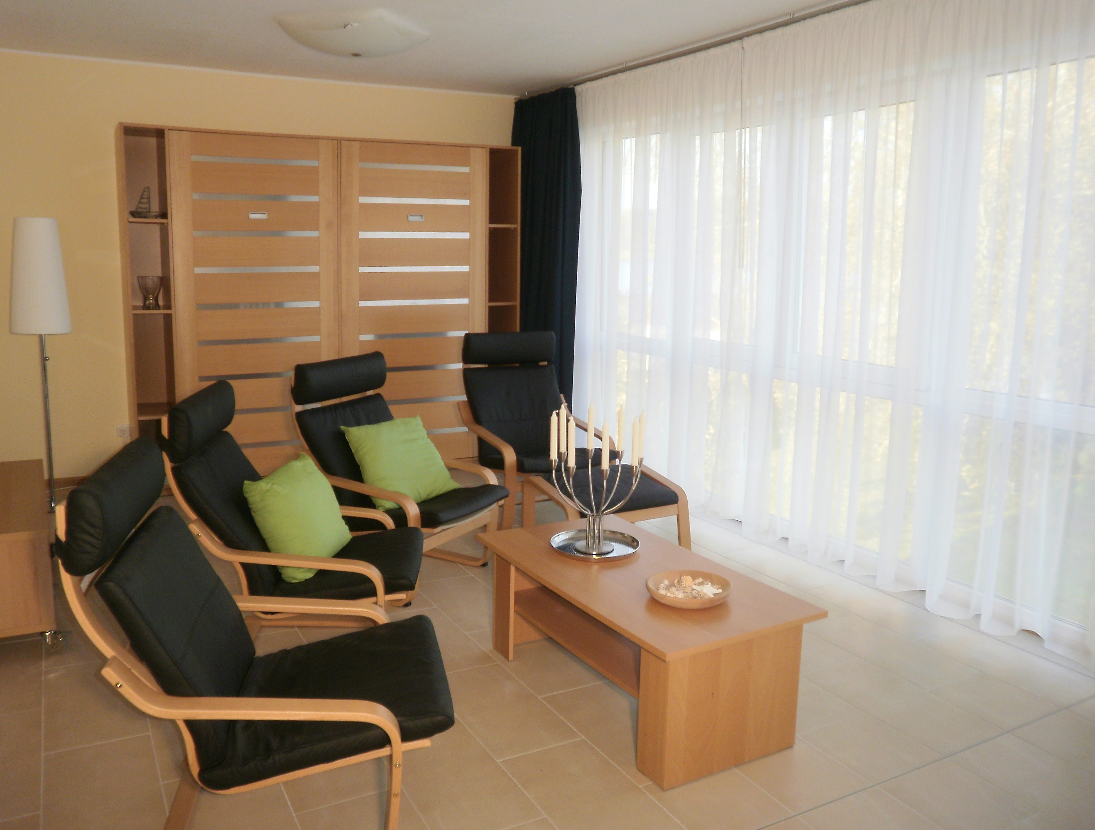 Ferienhaus Drei am Zemminsee, Wohnung Obergeschoss, seeseitiges kombiniertes Zimmer, Wohnbereich